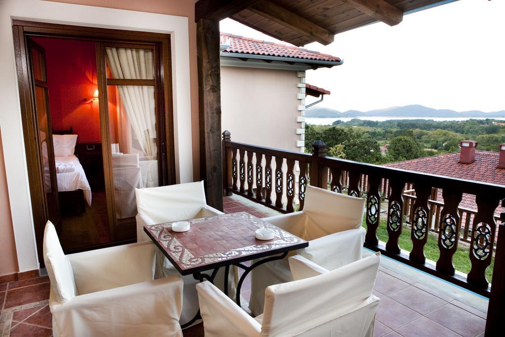 Kazarma Hotel Kalývia Fylaktís Екстериор снимка